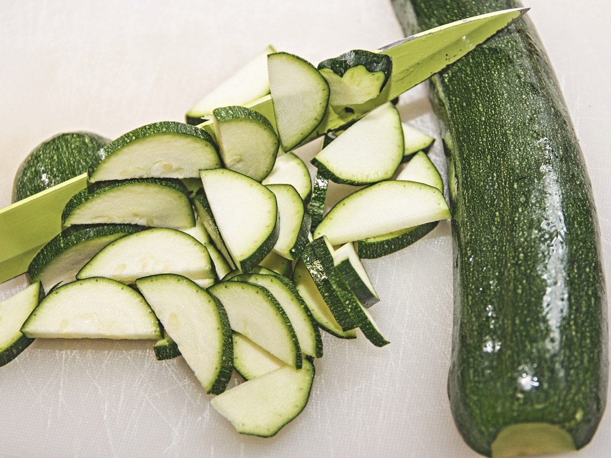 Pourquoi mes doigts collent-ils quand je coupe une courgette&nbsp;?